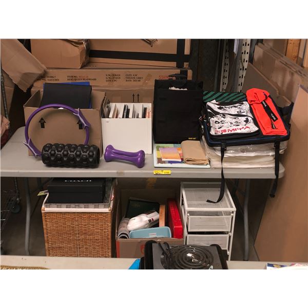 Table lot of assorted misc items - includes foam roller / sketch drawing paper / art supplies bag et