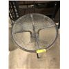 Image 3 : Small round patio table glass top - (approx. 25in DIA 28in H)