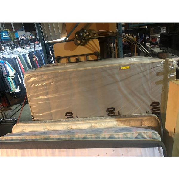 Group of approx. 3 mattresses, carpet, table, etc... (3 twin mattresses only, queen not included)