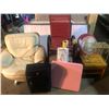 Image 1 : Group of approx. 6 outdoor patio chairs, decor, white leather chair, suitcase, small pink table, etc