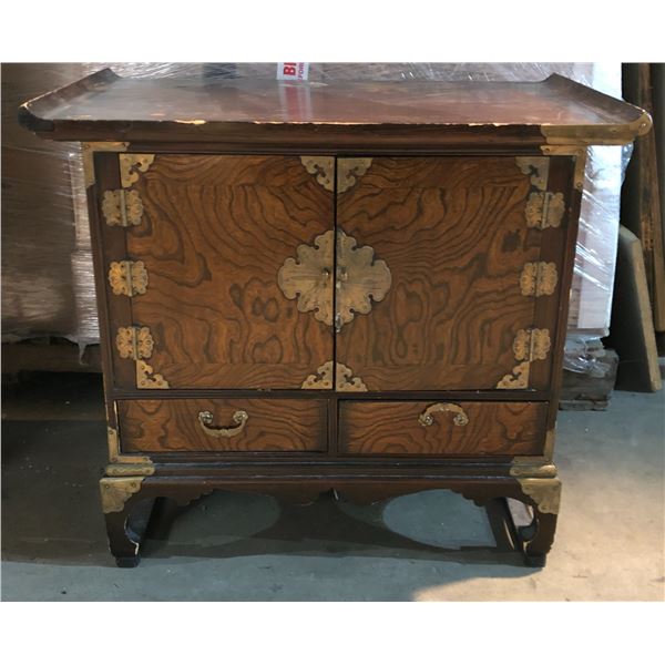 Antique Chinese console cabinet w/ butterfly hinges (approx 27" x W x 16" L x 23" H)
