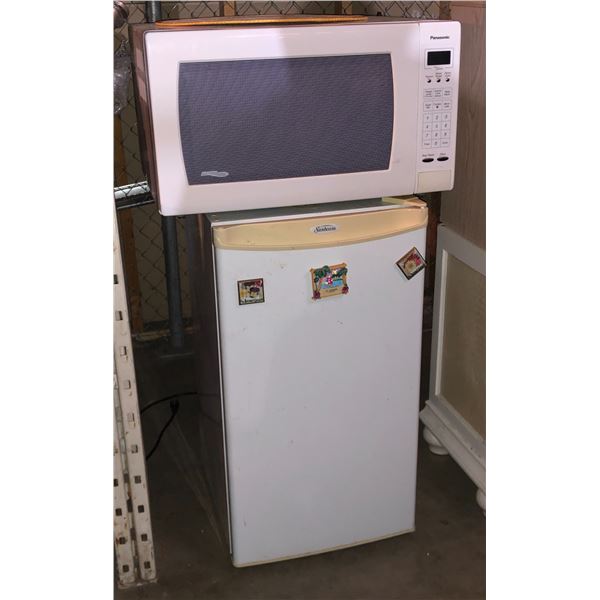 Panasonic microwave & Sunbeam bar fridge