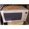 Image 2 : Panasonic microwave & Sunbeam bar fridge