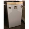 Image 3 : Panasonic microwave & Sunbeam bar fridge