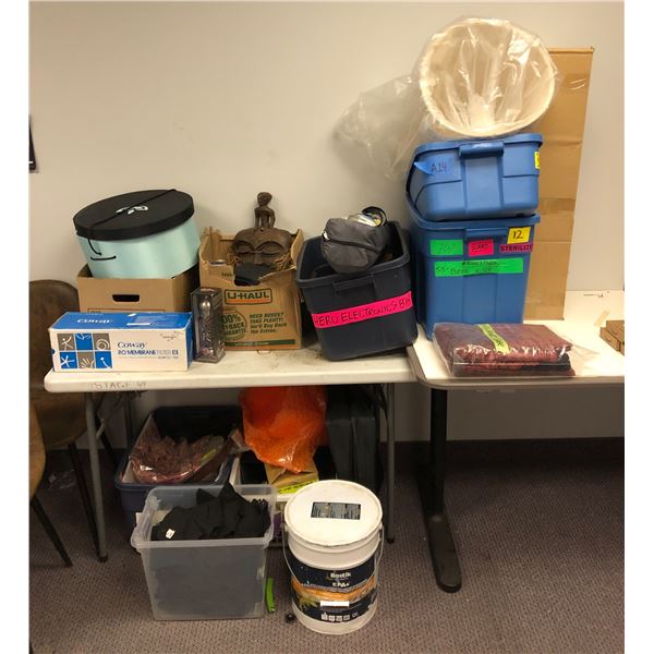 Large group of assorted misc items - includes King Duvet cover / Barostar / 3 person dome tent / tab