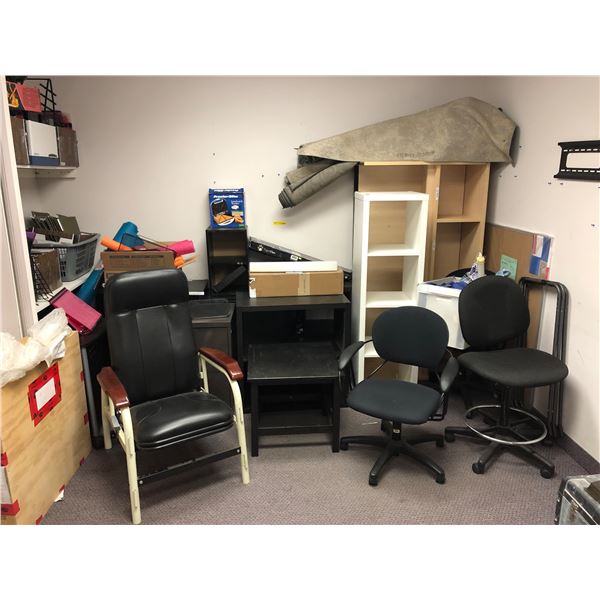 Large group of assorted misc items - includes cabinets / shelves / office chairs / carpets etc