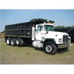 2001 MACK RD688S TRI-AXLE DUMP