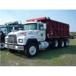 2000 MACK RD688S TRI-AXLE DUMP