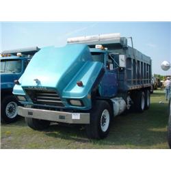 2000 MACK RD690S TRI-AXLE DUMP