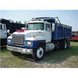 1994 MACK RD690S TRI-AXLE DUMP