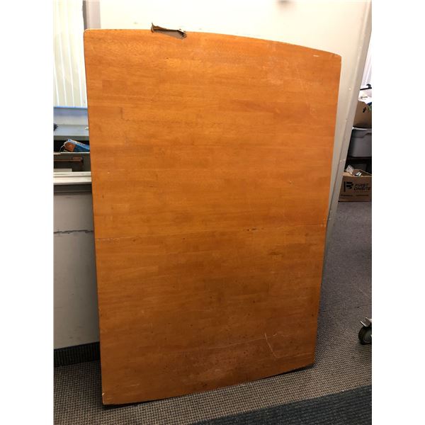 Wooden dining table (approx 40" x 5ft)