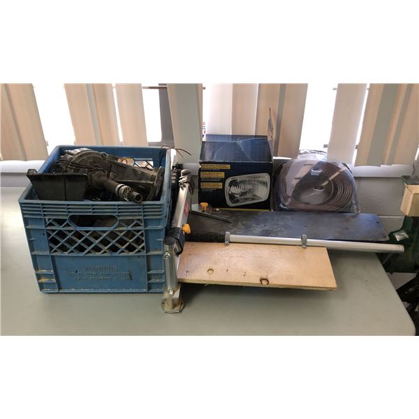 Group of assorted misc tools - includes 13" laminate floor cutter / headlamps etc