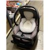 Image 1 : Maxi-Cozy baby car seat