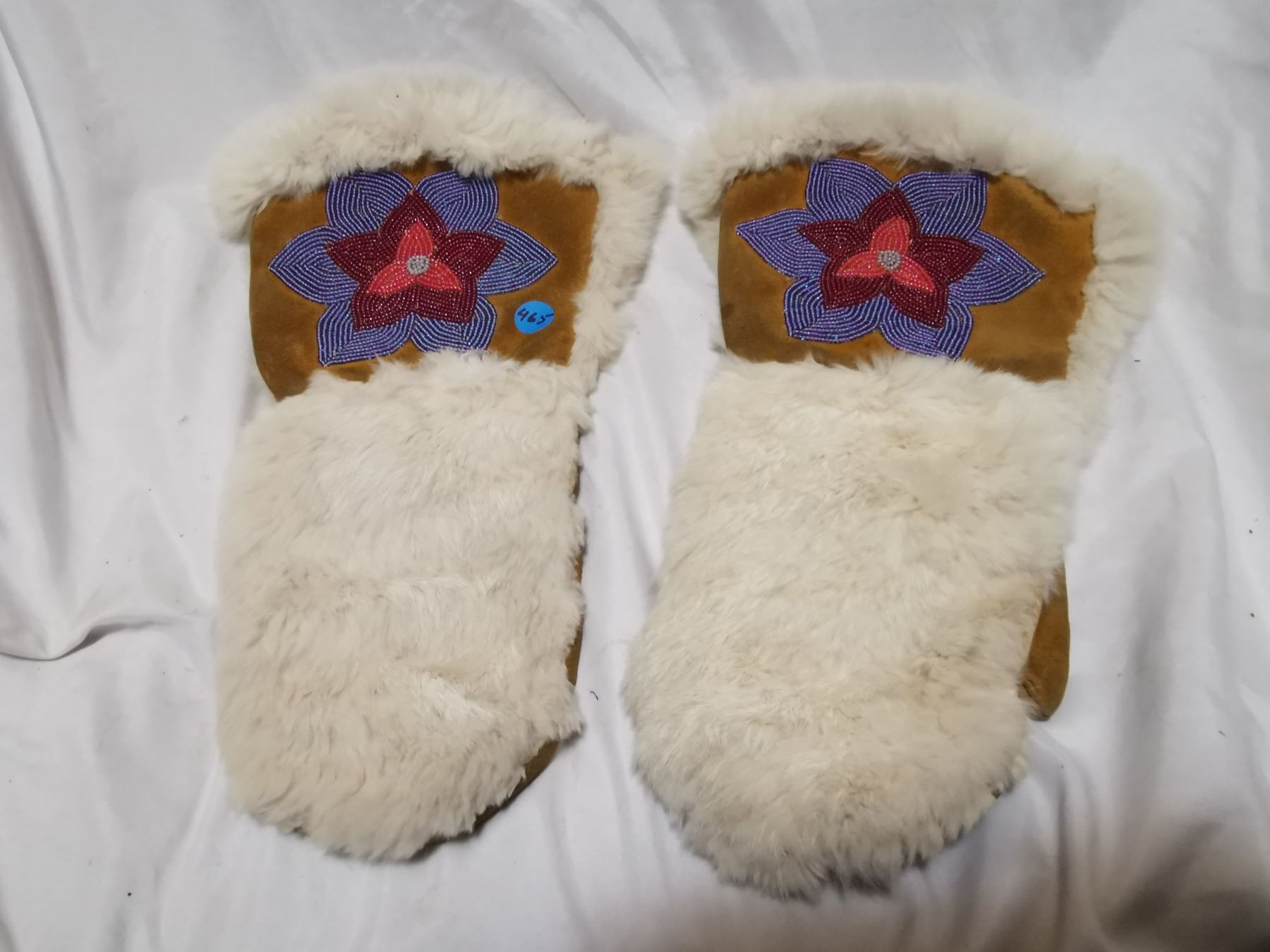 Clean Vintage native mits, tight beading, rabbit fur - Schmalz Auctions