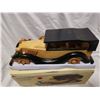 Image 4 : Two large wooden cars, 12', Lot 1