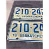Image 2 : Pair of 1976 Saskatchewan license plates