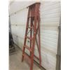 Image 1 : Wooden step ladder - 6'