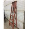 Image 1 : Wooden step ladder - 6'