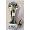 Image 3 : Knight in armor whiskey decanter with music box - 14" Japan