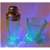 Image 3 : Uranium glass - depression "Florentine" poppy salt shaker with small art deco vase