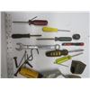 Image 2 : assorted tools