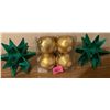 Image 1 : lot of 8 gold balls & 2 green stars