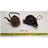 Image 1 : Antique car horn and copper tea pot