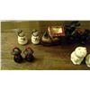 Image 3 : 3 sets salt and pepper shakers, 2 ornamental items