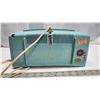 Image 5 : Teal "Rogers Majestic" vintage electric AM radio - tested, works great