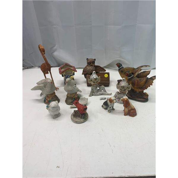 Various ceramic décor some pieces are broken