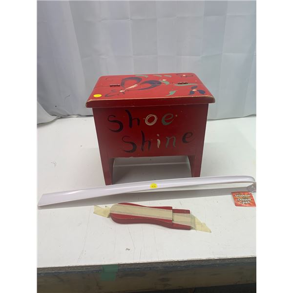 Shoe shine and shoe horn