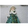 Image 2 : 4 Decorative Female Doll
