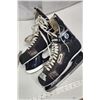Image 2 : 2 pairs of ice skates - ladies sz 9 & men's sz 10