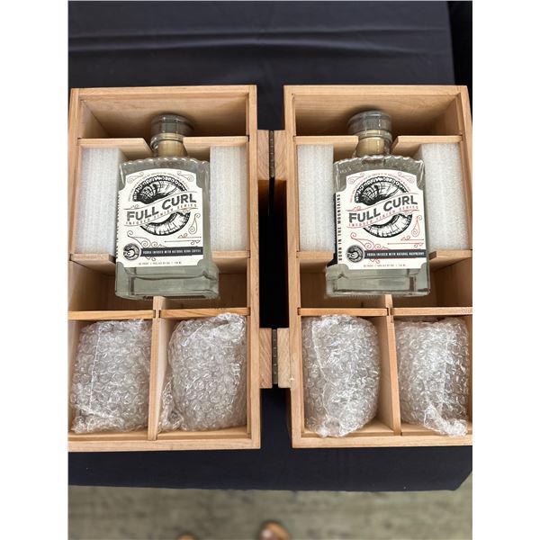 Full Curl 2-Bottle Vodka Set