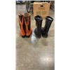 Image 2 : SIZE 10 RUBBER BOOTS AND SIZE 12/13 SPIKED RUBBER BOOTS