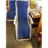 Image 2 : 2 BLUE ZERO GRAVITY LOUNGE CHAIRS