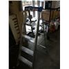 Image 4 : 5FT ALUMINUM A FRAME STEP LADDER