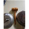 Image 6 : HEAVY HAMMERED PAN WITH LID AND VINTAGE WOODEN TENDERIZER