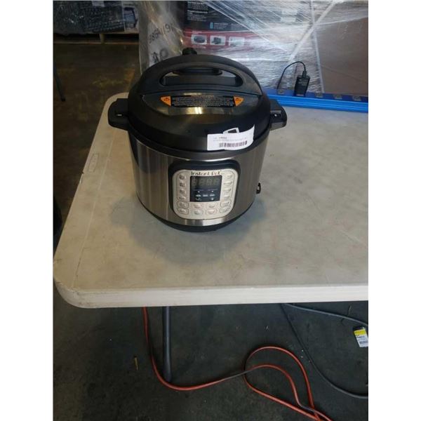 AS NEW INSTANT POT DUO 6QT 7 IN 1 PRESSURE COOKER TESTED AND WORKING - RETAIL $159