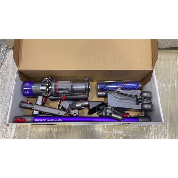 AS NEW DYSON V10 ANIMAL CORDLESS VACUUM W/ CHARGER AND ACCESSORIES - TESTED WORKING - RETAIL $749