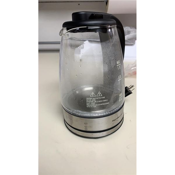 HAMILTON BEACH 1.7L GLASS COMPACT KETTLE TESTED AND WORKING - RETAIL $59