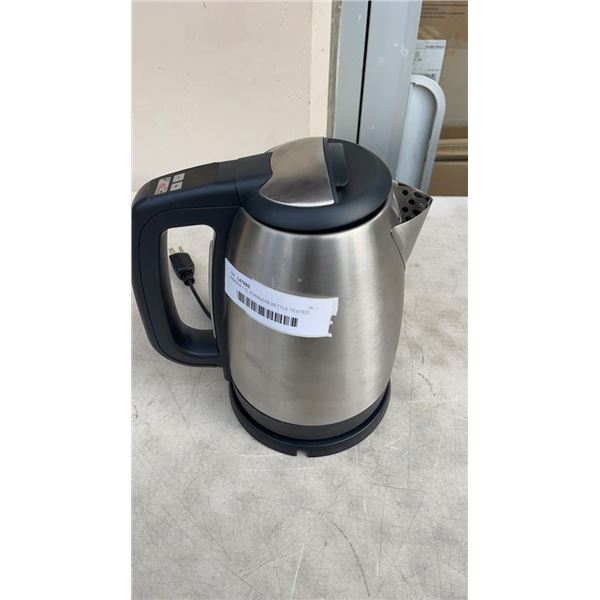 INSIGNIA 1.7L STAINLESS KETTLE TESTED AND WORKING - RETAIL $49