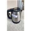 Image 1 : INSIGNIA 1.7L STAINLESS KETTLE TESTED AND WORKING - RETAIL $49