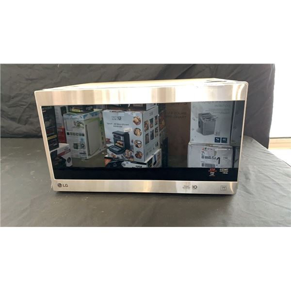 LG SMART INVERTER MICROWAVE IN STORE DEMO NO BOX TESTED AND WORKING - RETAIL $199