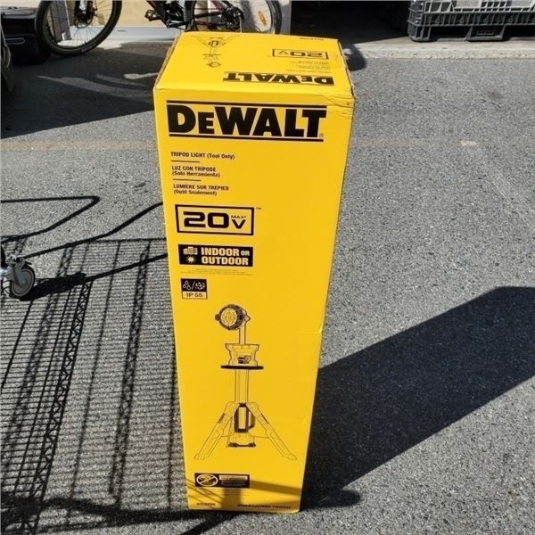 BRAND NEW IN BOX DEWALT 20V TRIPOD LIGHT - RETAIL $299