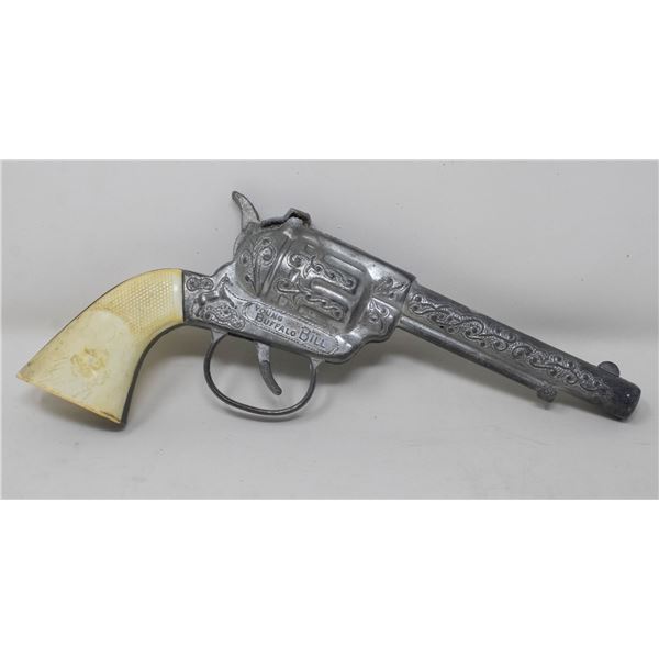 VINTAGE  YOUNG BUFFALO BILL  CAP GUN