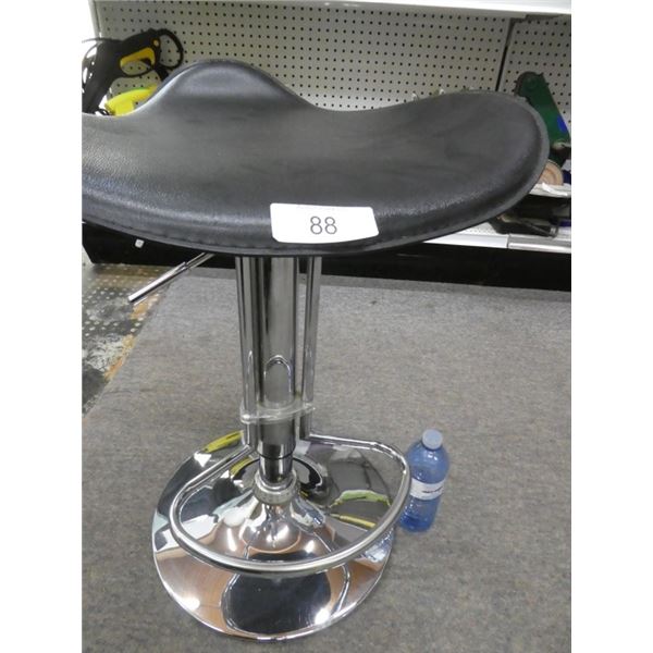 adjustable stool with foot rest