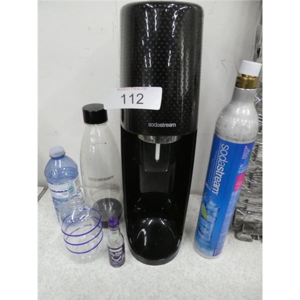 Sodastream machine with cannister