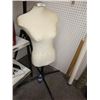 Image 2 : Dress form display mannequin