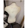 Image 3 : Dress form display mannequin
